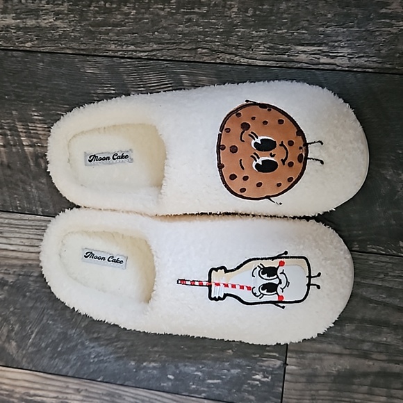 Milk & Cookies size 10-11 Slippers NEW - Picture 2 of 6